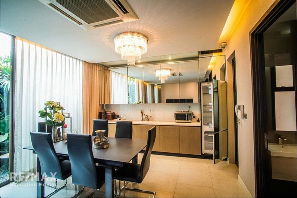 Luxury 4BR Townhouse in Central Bangkok - Your Urban Oasis 6