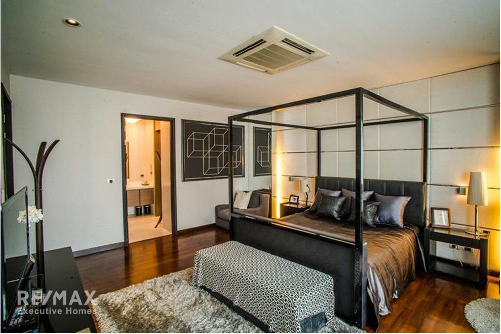 Luxury 4BR Townhouse in Central Bangkok - Your Urban Oasis 9