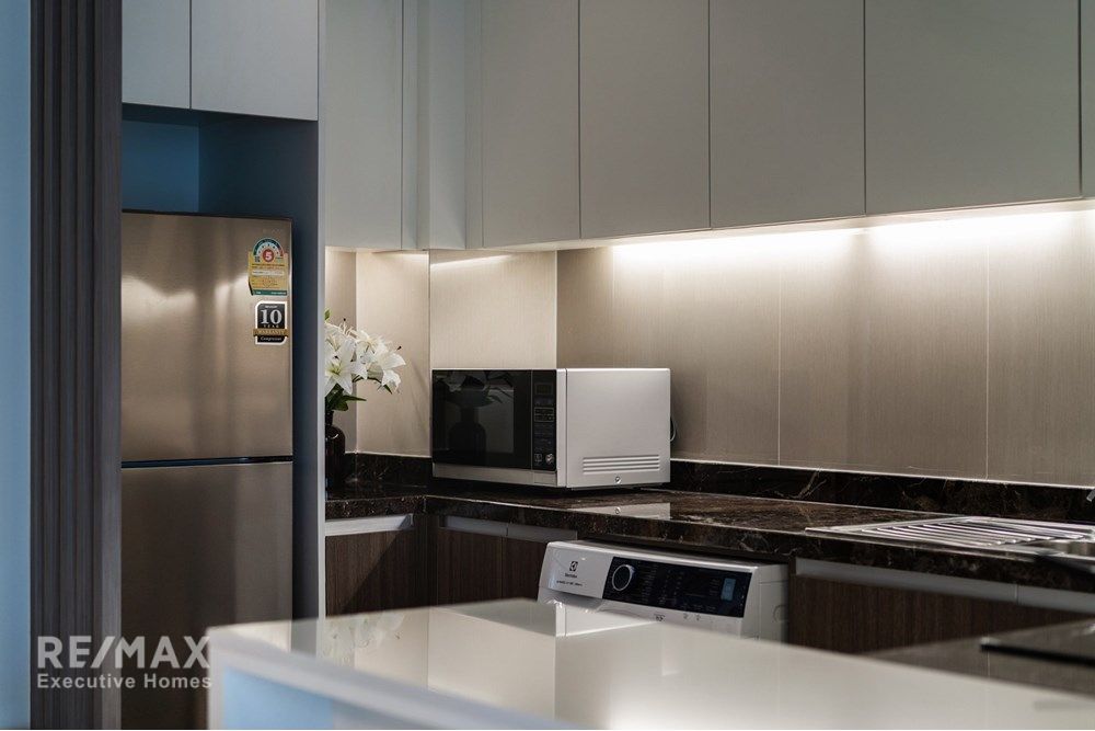 Luxury Condo in the Heart of Bangkok with Premium Amenities 23