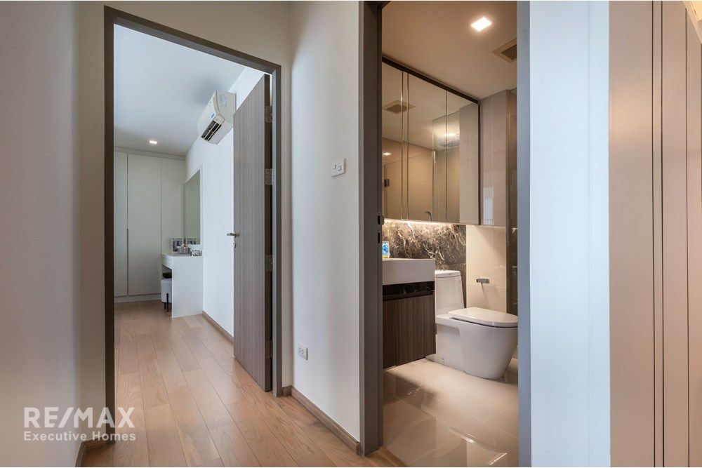 Luxury Condo in the Heart of Bangkok with Premium Amenities 30