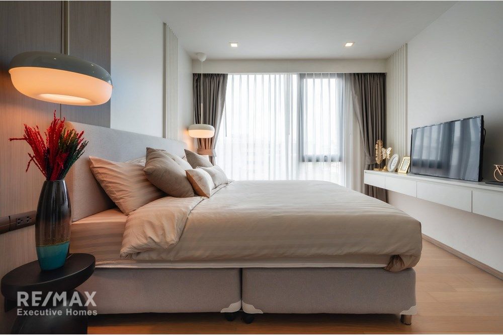 Luxury Condo in the Heart of Bangkok with Premium Amenities 33