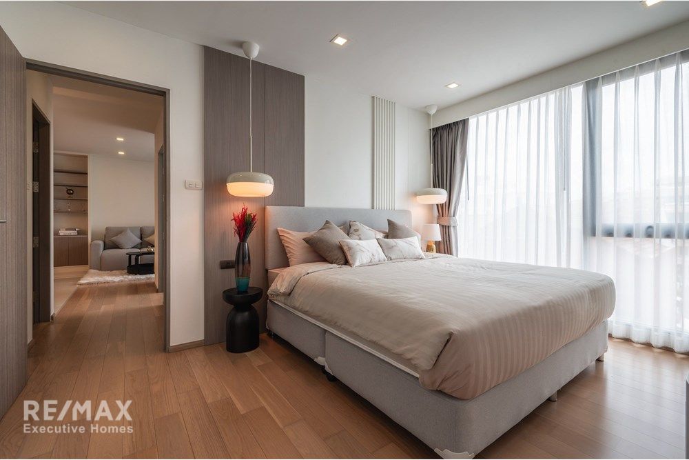 Luxury Condo in the Heart of Bangkok with Premium Amenities 34