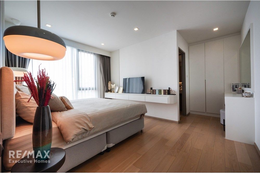 Luxury Condo in the Heart of Bangkok with Premium Amenities 35