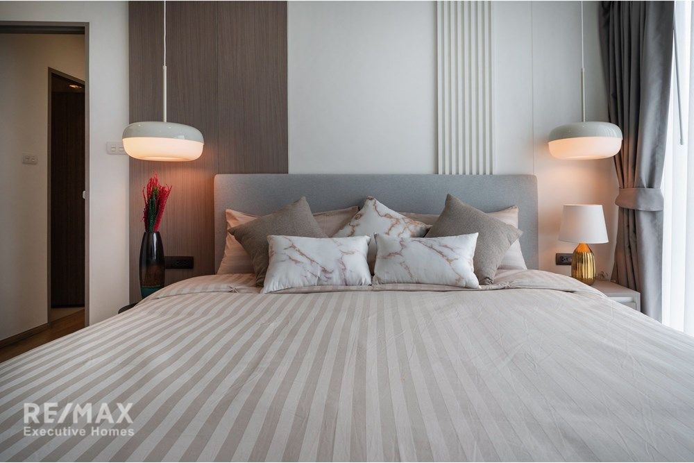 Luxury Condo in the Heart of Bangkok with Premium Amenities 36