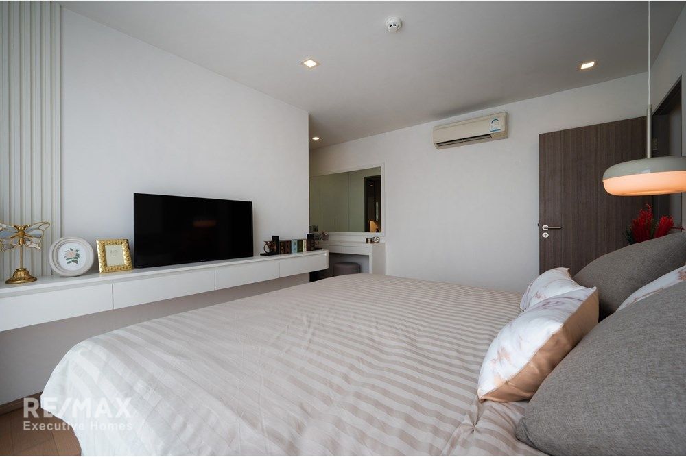 Luxury Condo in the Heart of Bangkok with Premium Amenities 37