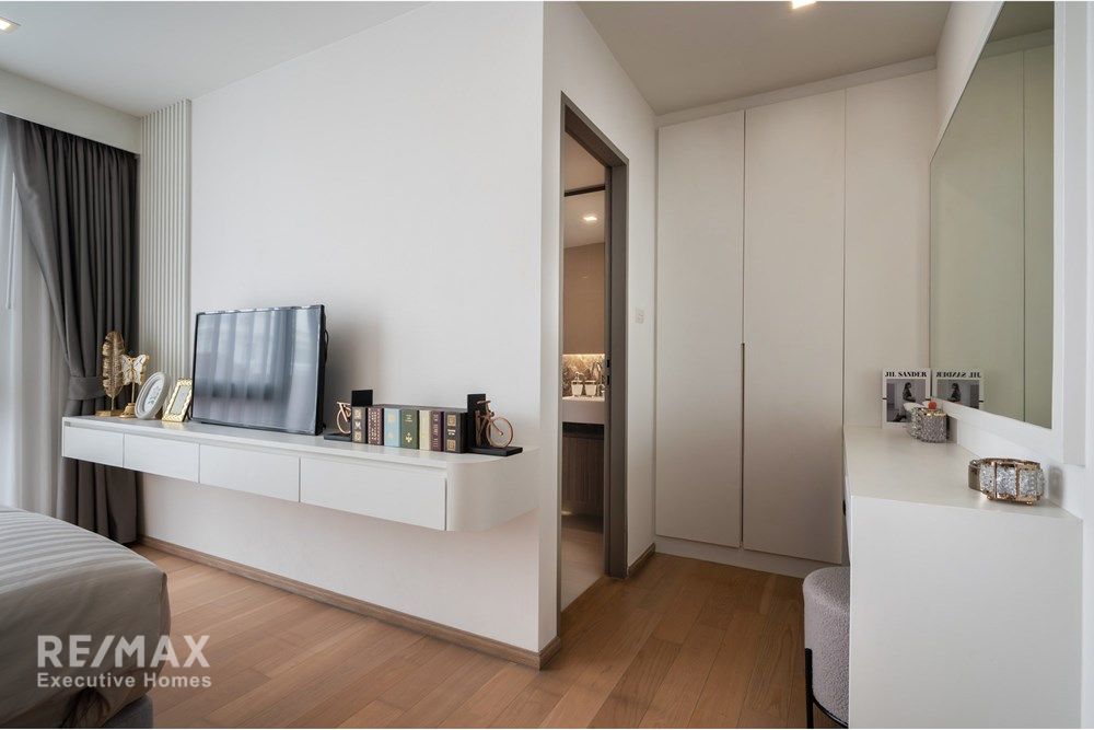 Luxury Condo in the Heart of Bangkok with Premium Amenities 38