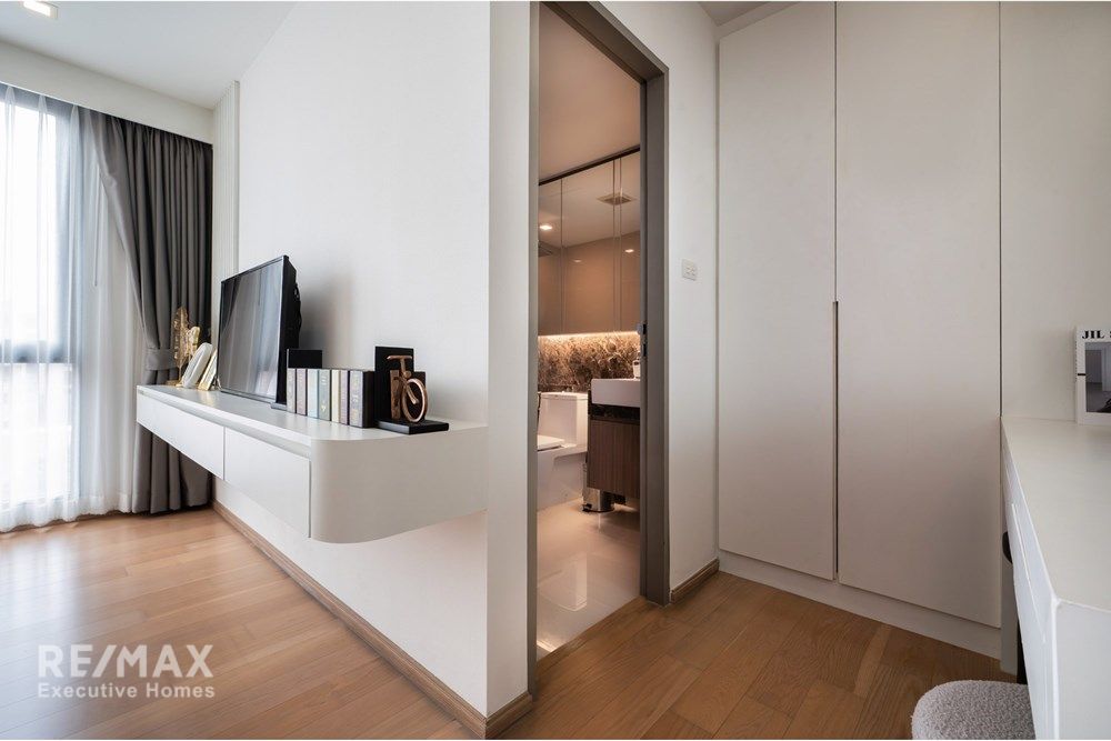 Luxury Condo in the Heart of Bangkok with Premium Amenities 39
