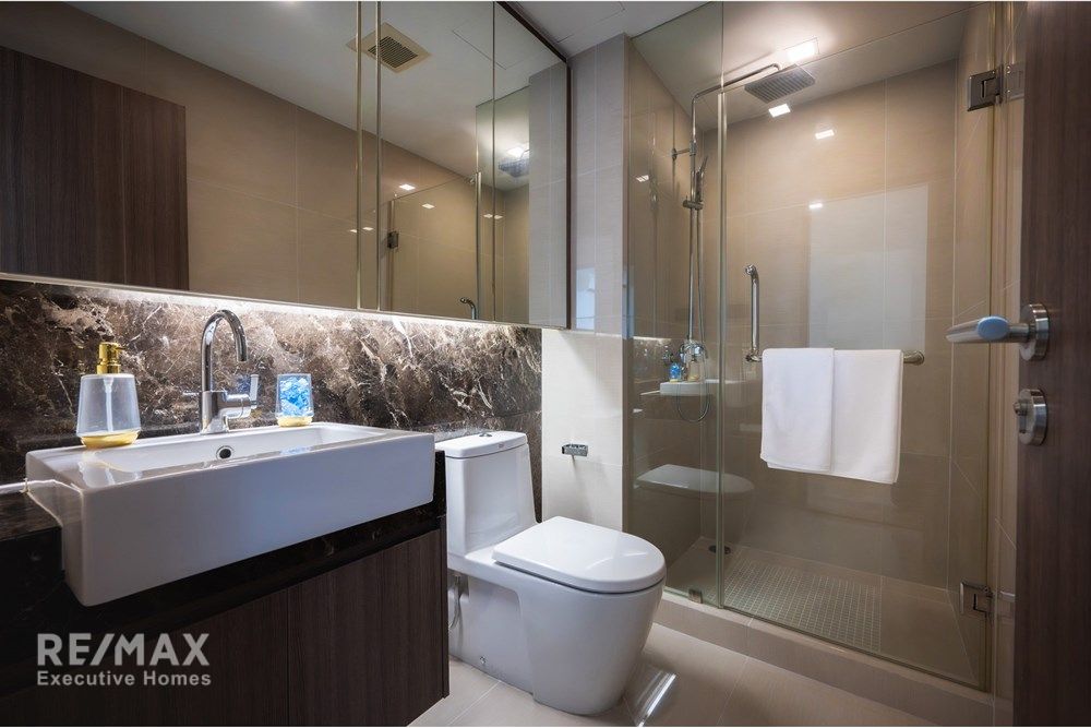 Luxury Condo in the Heart of Bangkok with Premium Amenities 40