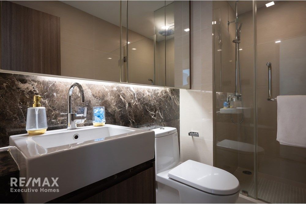 Luxury Condo in the Heart of Bangkok with Premium Amenities 41