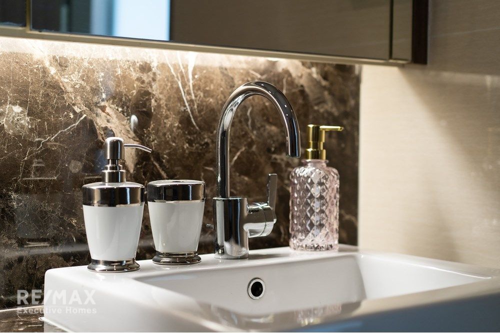 Luxury Condo in the Heart of Bangkok with Premium Amenities 45