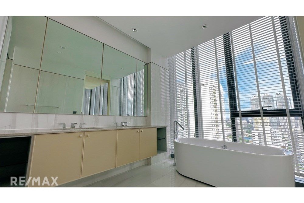Luxury 3 Bedroom Condo for Sale in Sukhumvit 26, Bangkok 14