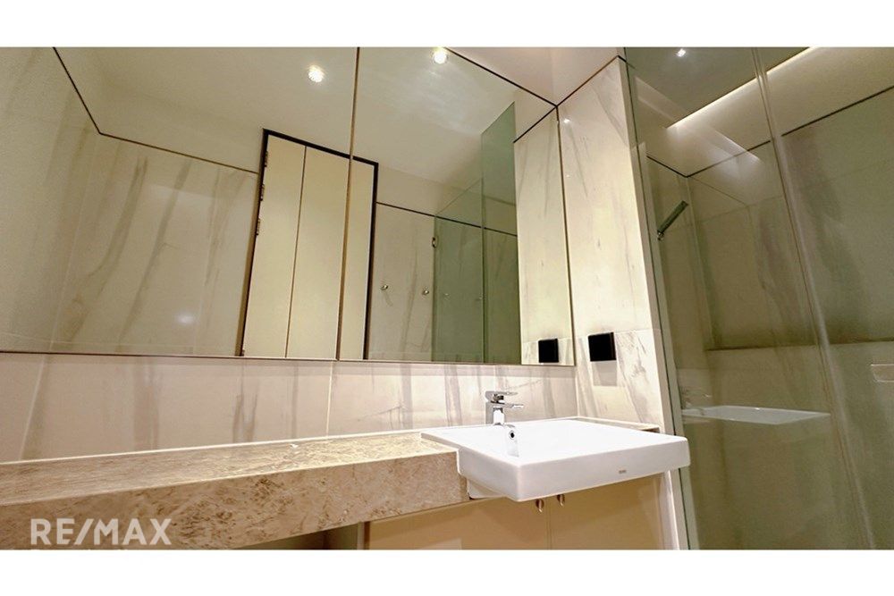 Luxury 3 Bedroom Condo for Sale in Sukhumvit 26, Bangkok 15