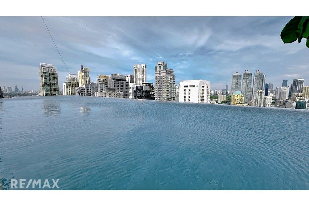 Luxury 3 Bedroom Condo for Sale in Sukhumvit 26, Bangkok 16