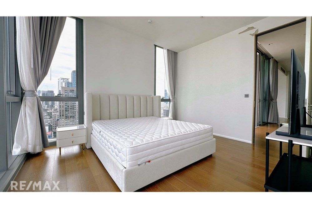 Luxury 3 Bedroom Condo for Sale in Sukhumvit 26, Bangkok 8