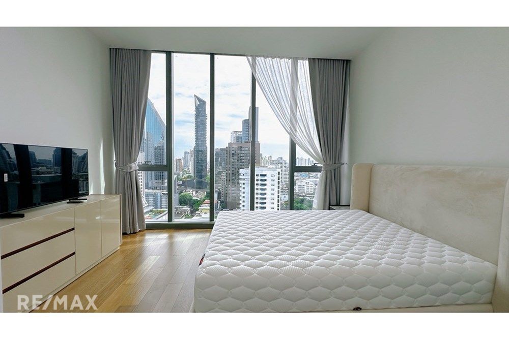 Luxury 3 Bedroom Condo for Sale in Sukhumvit 26, Bangkok 9