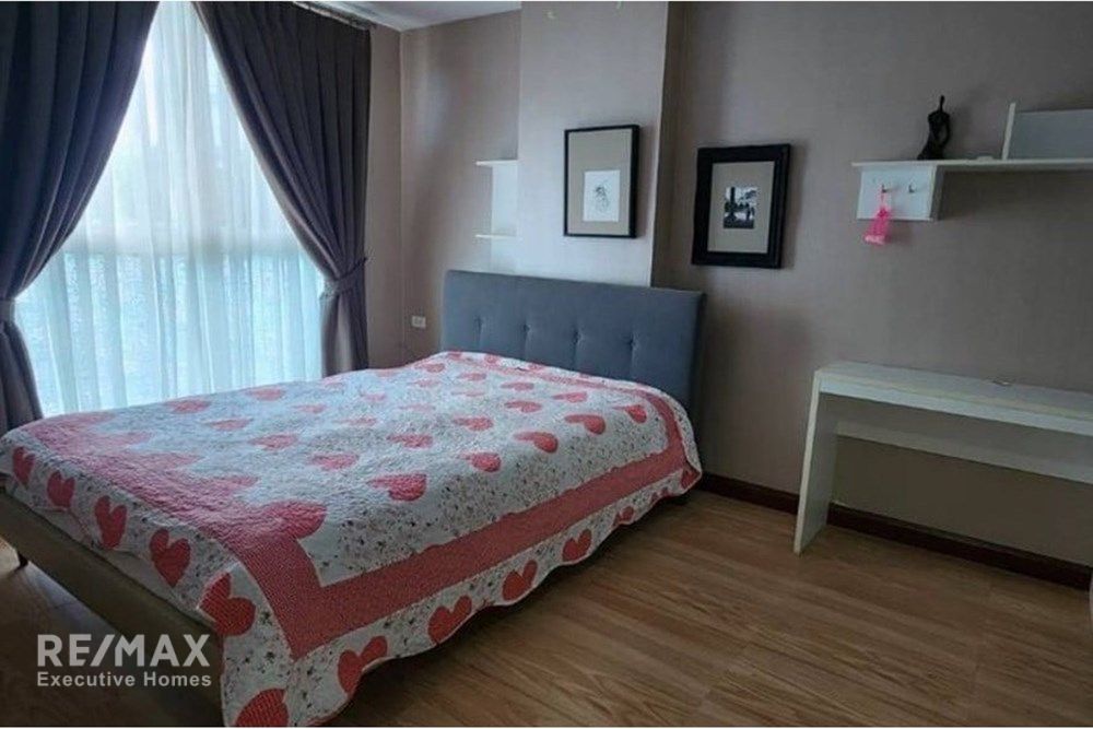 Modern Urban Condo for Sale in Phra Khanong 4