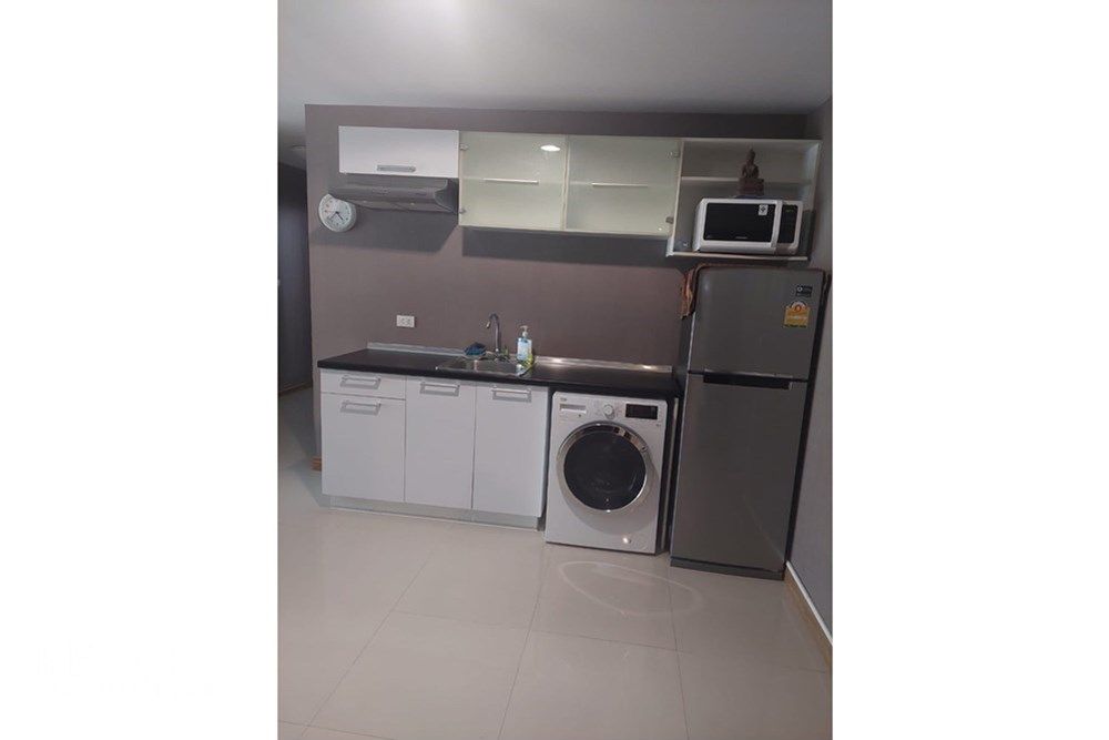 Modern Urban Condo for Sale in Phra Khanong 5