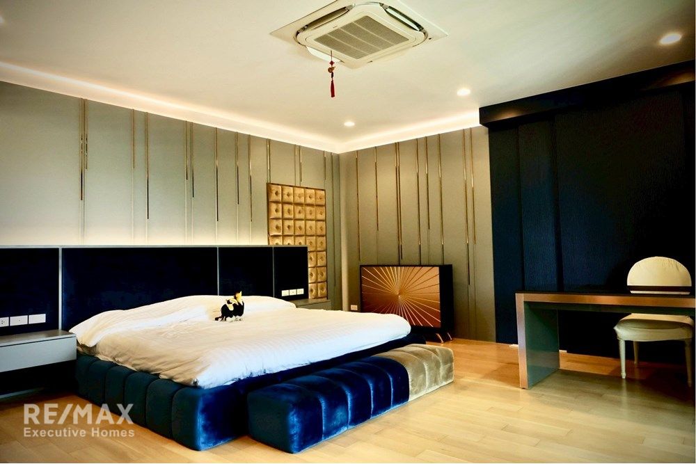 Brand New Luxury Two Level Home in Bangkok 14