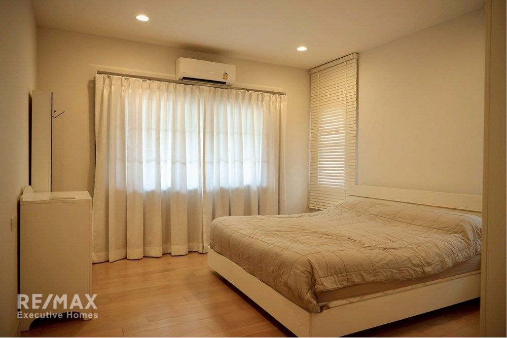 Brand New Luxury Two Level Home in Bangkok 15