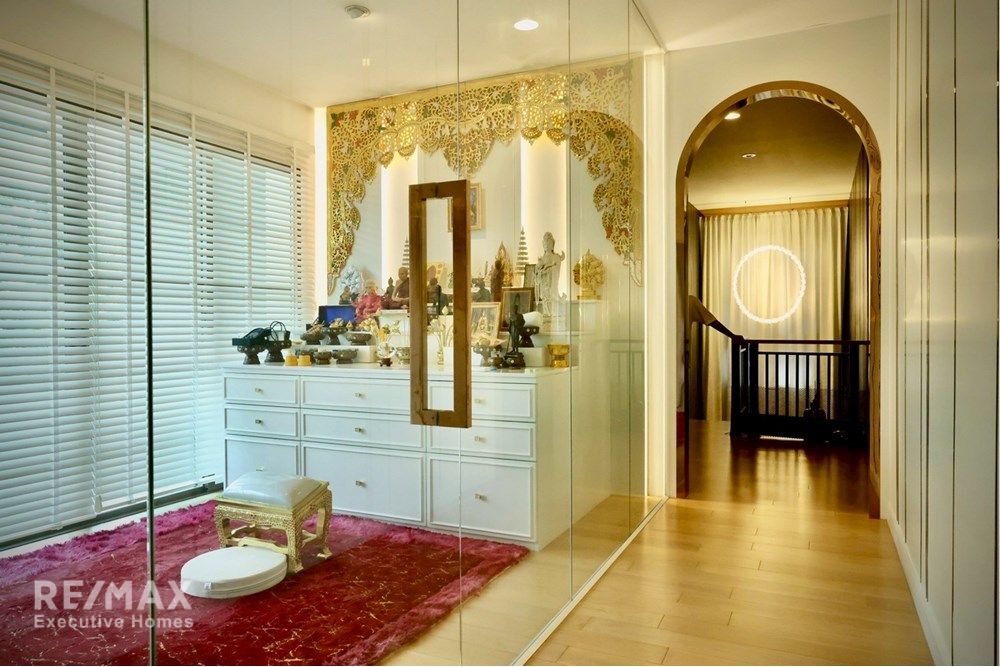 Brand New Luxury Two Level Home in Bangkok 19