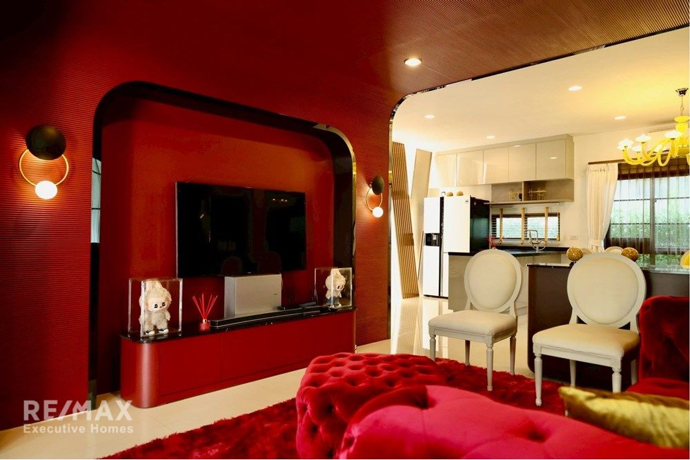 Brand New Luxury Two Level Home in Bangkok 4