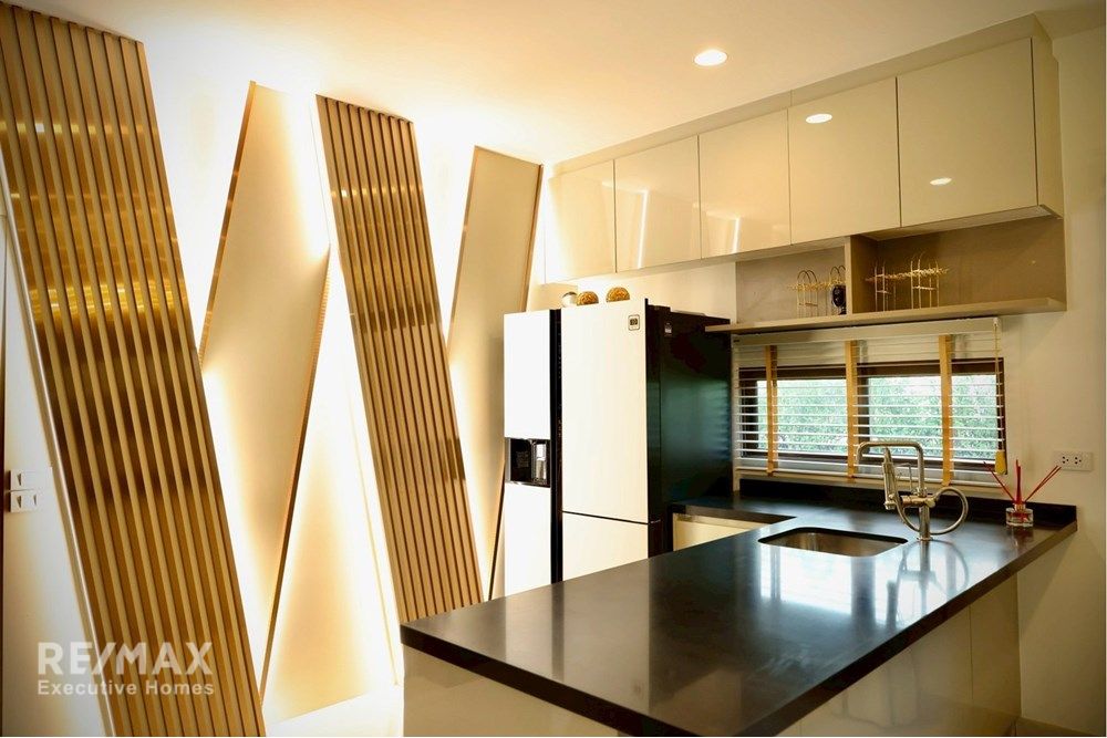 Brand New Luxury Two Level Home in Bangkok 5