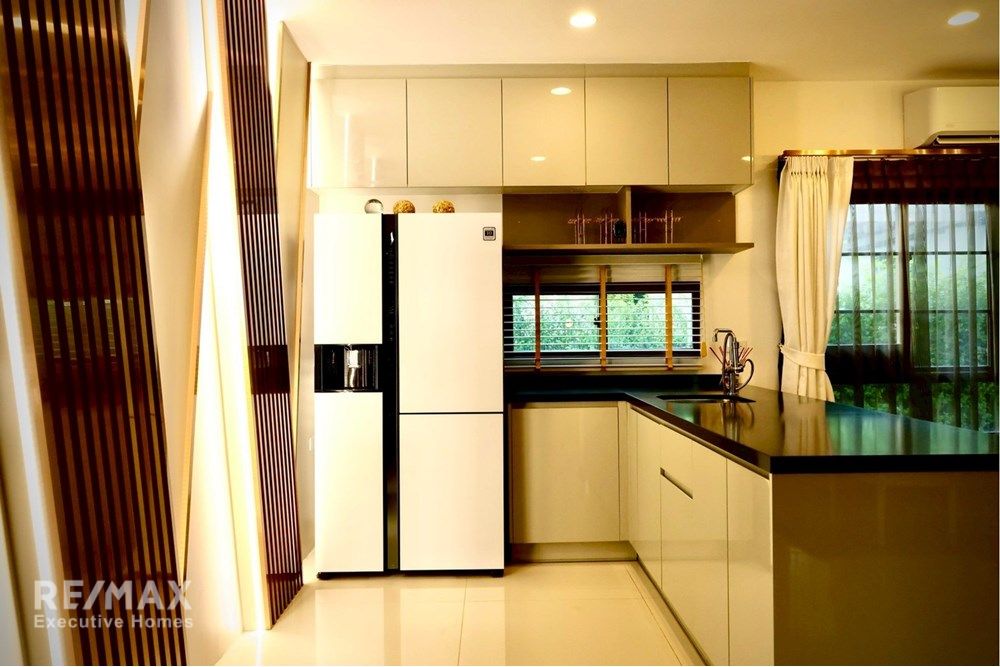 Brand New Luxury Two Level Home in Bangkok 9