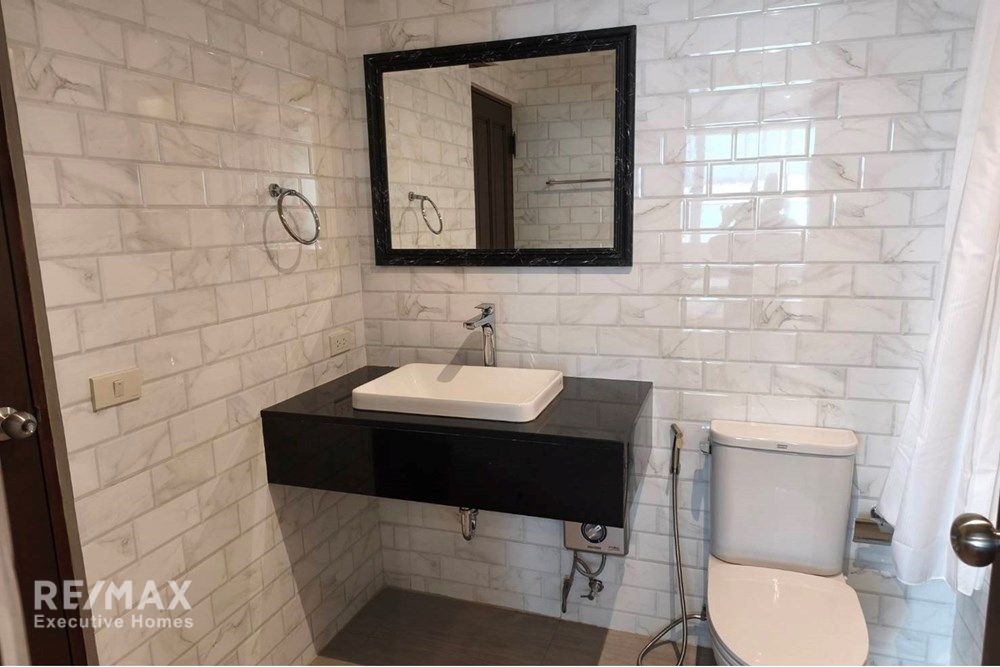 Luxury Condo with Breathtaking Views in Sukhumvit 13