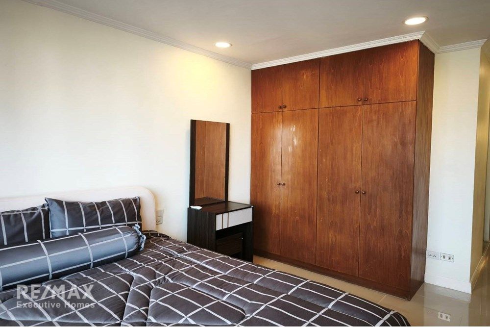 Luxury Condo in Bangkok, 11 Mins Walk to BTS Phloen Chit 11
