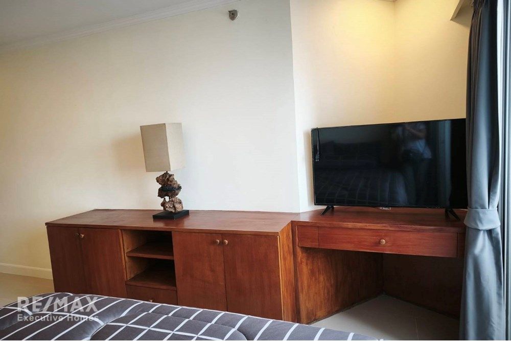 Luxury Condo in Bangkok, 11 Mins Walk to BTS Phloen Chit 12