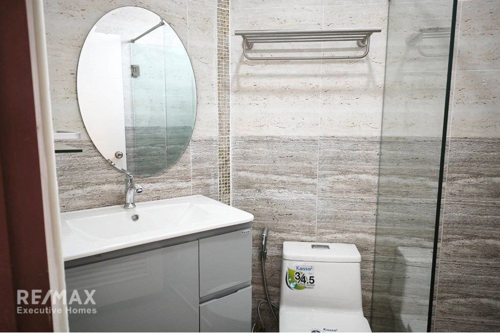 Luxury Condo in Bangkok, 11 Mins Walk to BTS Phloen Chit 13