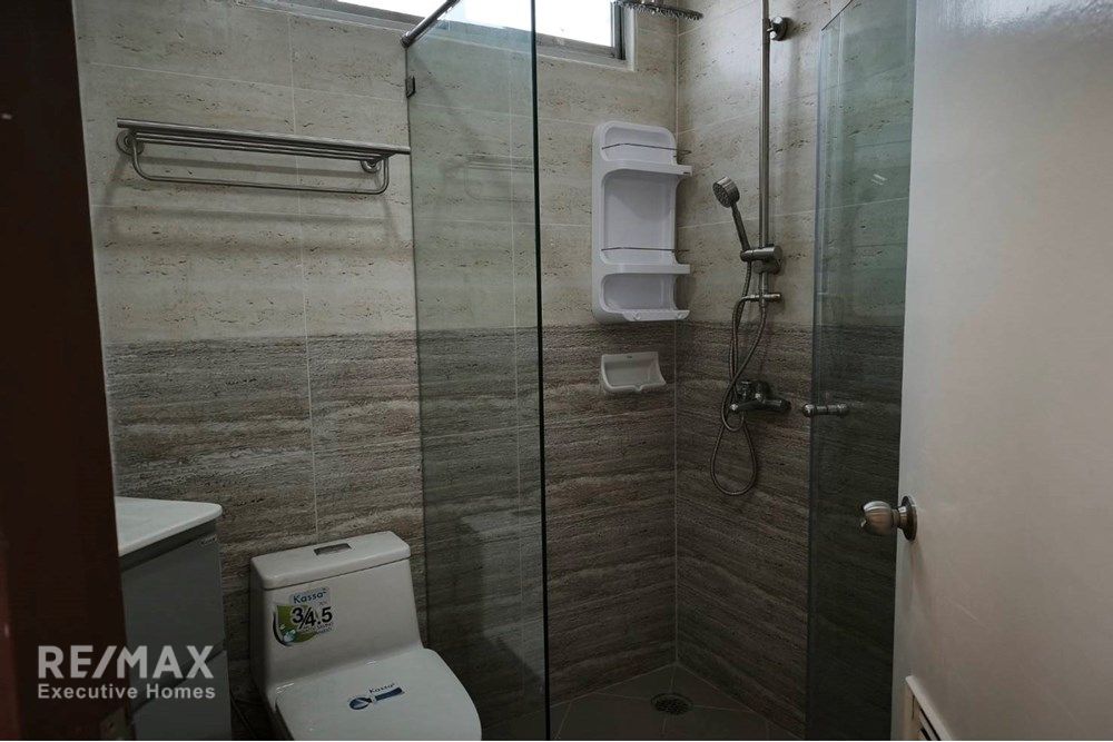 Luxury Condo in Bangkok, 11 Mins Walk to BTS Phloen Chit 14