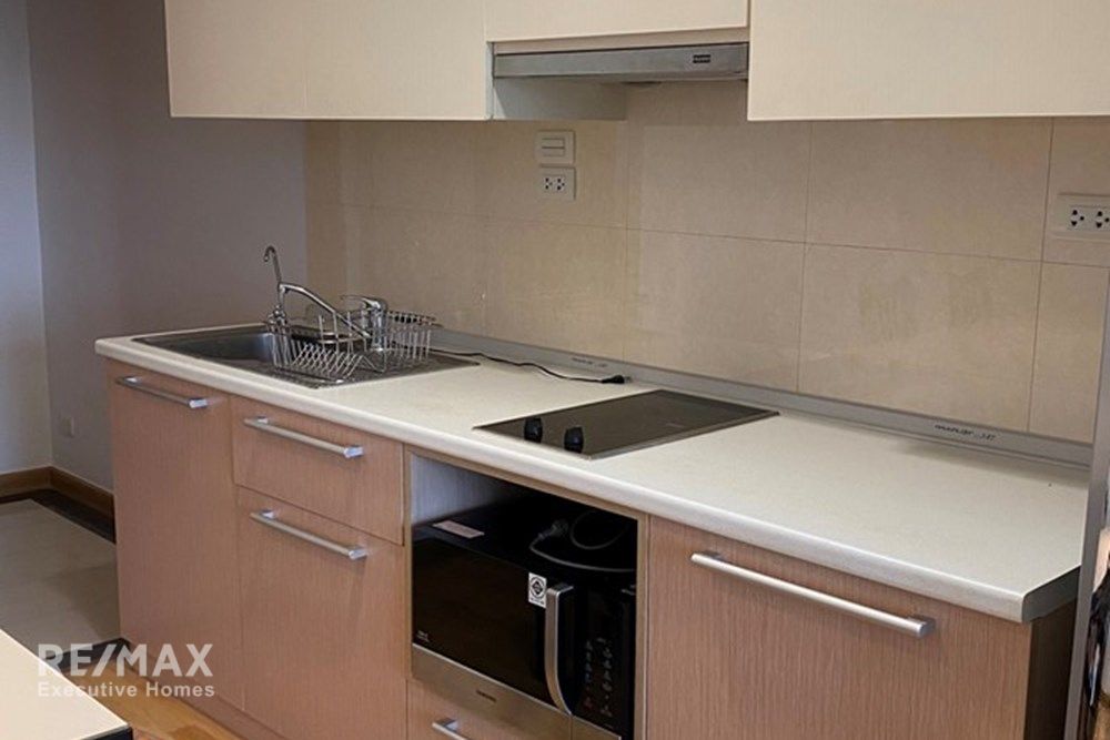 Modern 1BR Condo in Phra Khanong - 9 mins Walk to BTS On Nut 3