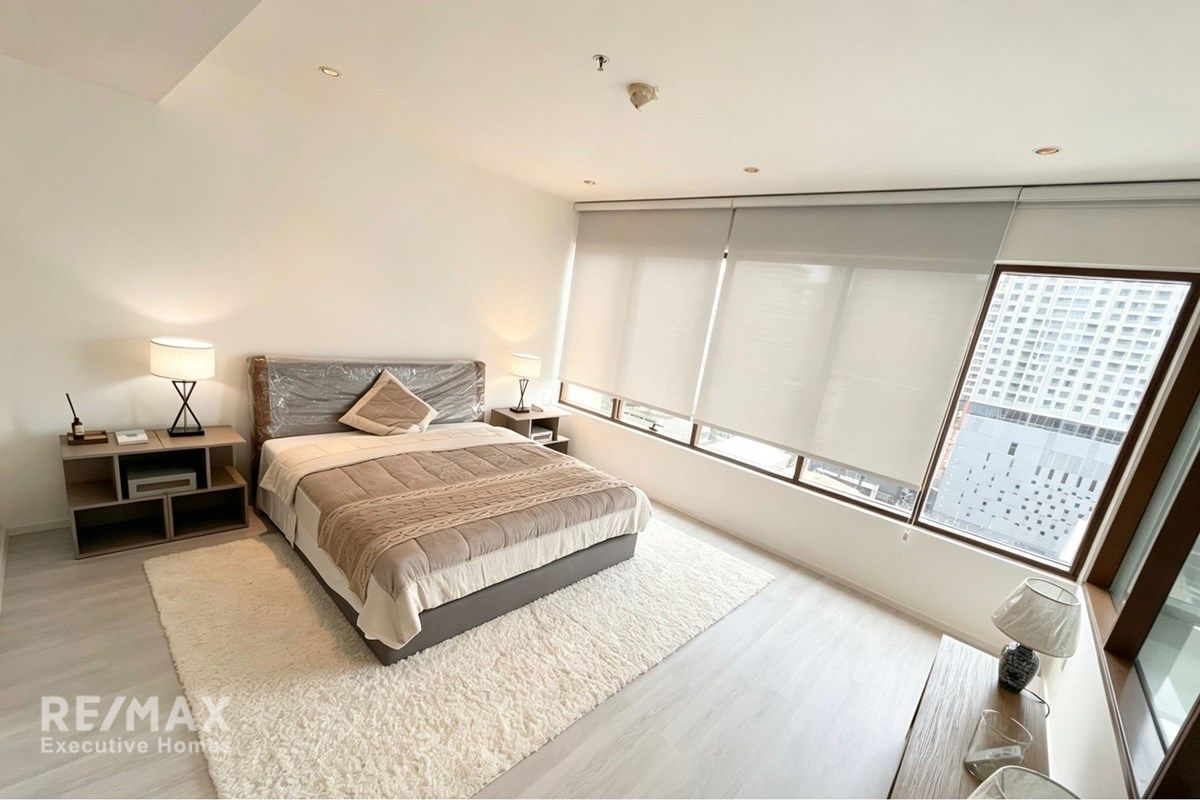 Rare Duplex in Emporio Place Sukhumvit 24 with Skyline Views, 14 Mins Walk to BTS Phrom Phong 10