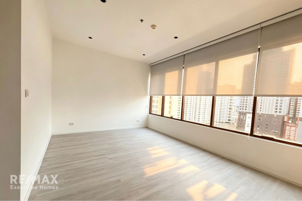 Rare Duplex in Emporio Place Sukhumvit 24 with Skyline Views, 14 Mins Walk to BTS Phrom Phong 11