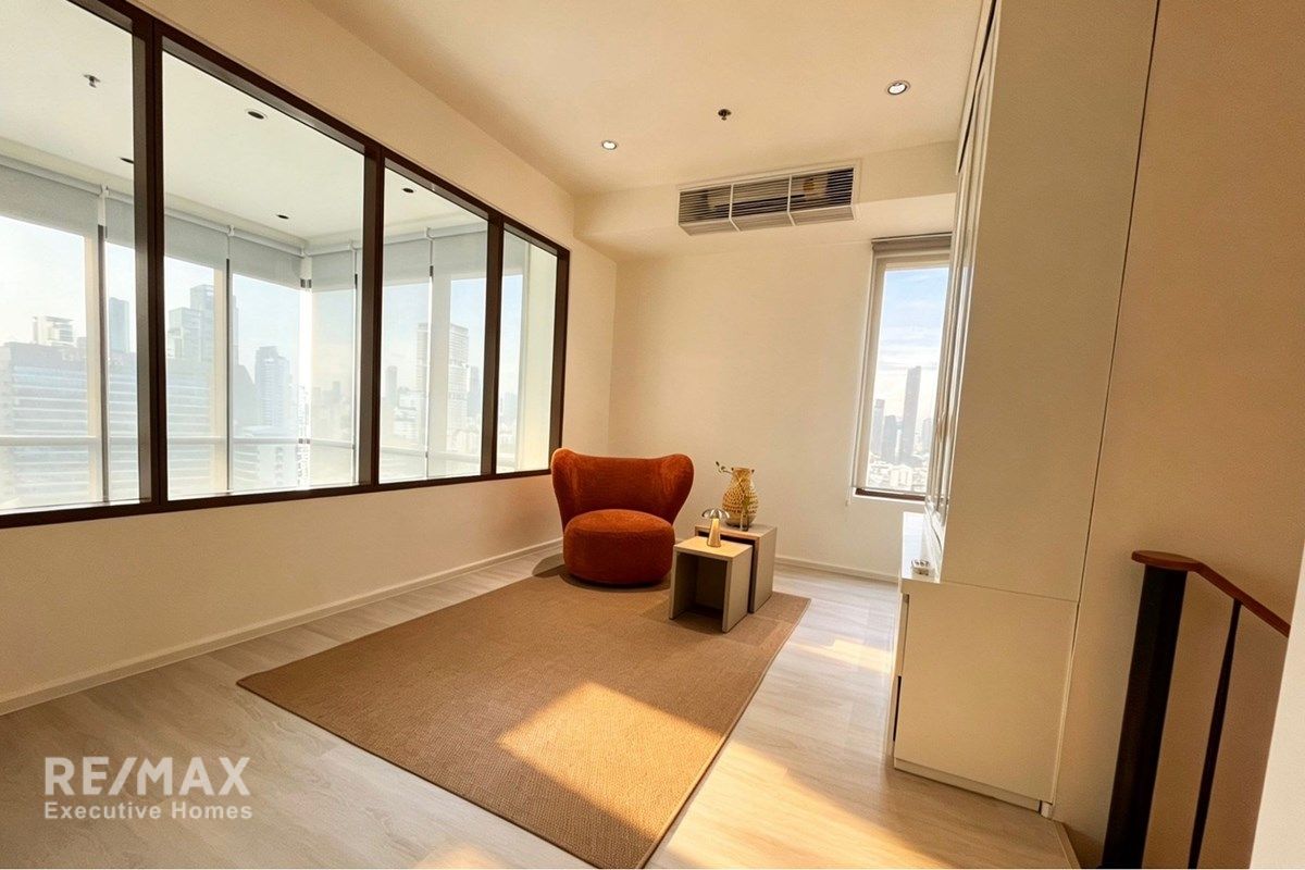 Rare Duplex in Emporio Place Sukhumvit 24 with Skyline Views, 14 Mins Walk to BTS Phrom Phong 12
