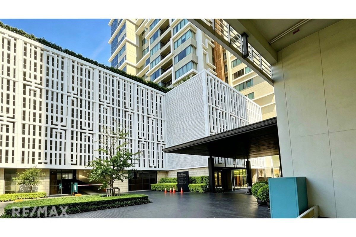 Rare Duplex in Emporio Place Sukhumvit 24 with Skyline Views, 14 Mins Walk to BTS Phrom Phong 16