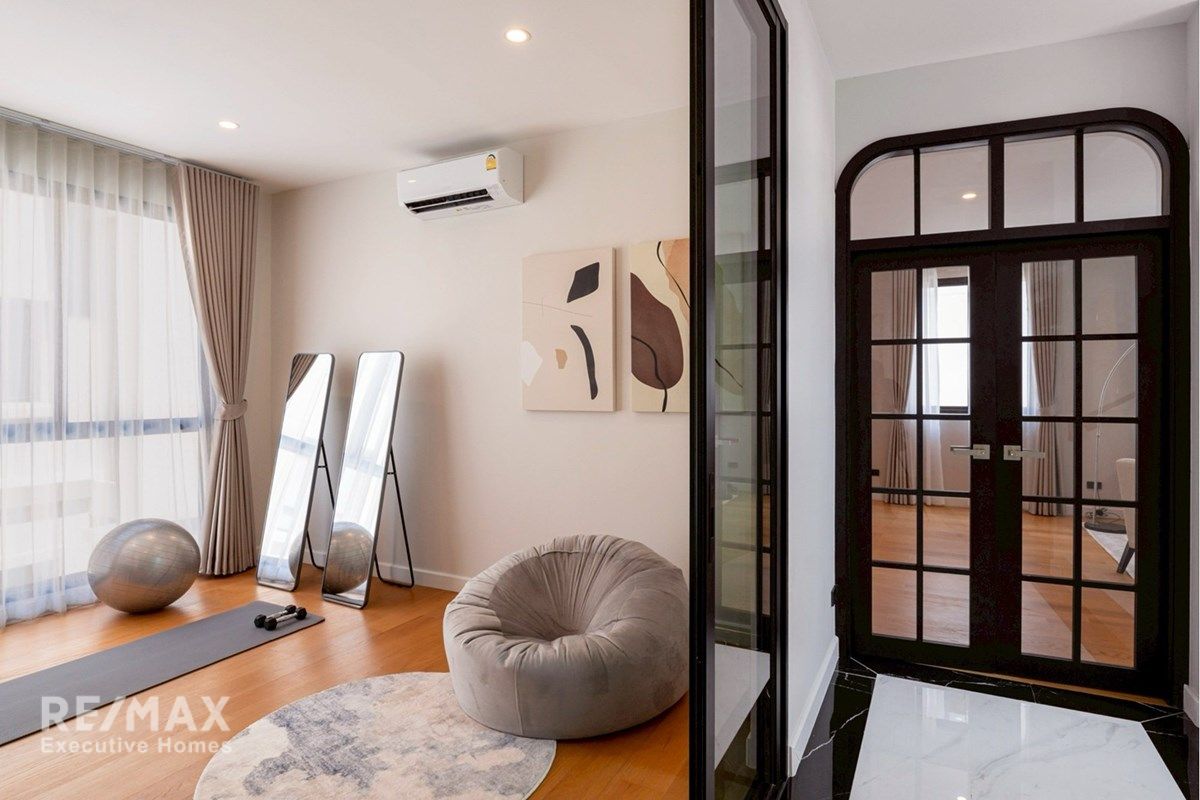 Luxury Two Level House for Sale in Cinq Royal Krungthep Kreetha 10