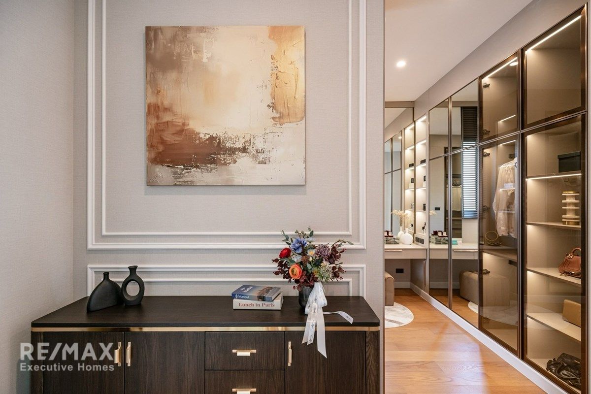 Luxury Two Level House for Sale in Cinq Royal Krungthep Kreetha 11