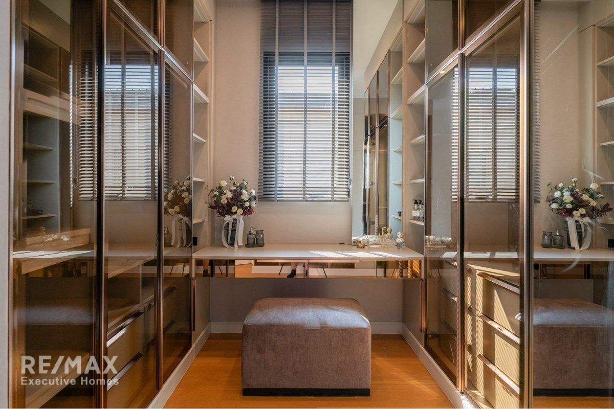 Luxury Two Level House for Sale in Cinq Royal Krungthep Kreetha 12