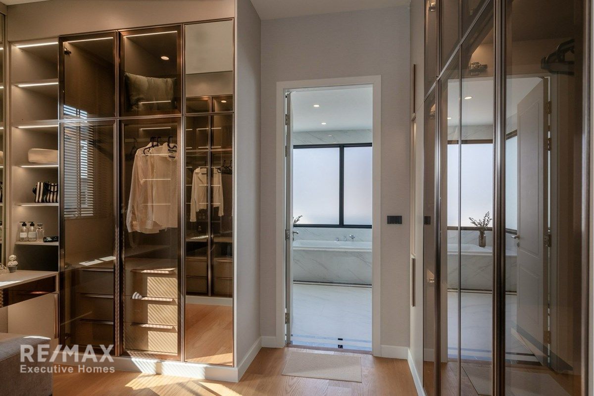 Luxury Two Level House for Sale in Cinq Royal Krungthep Kreetha 13