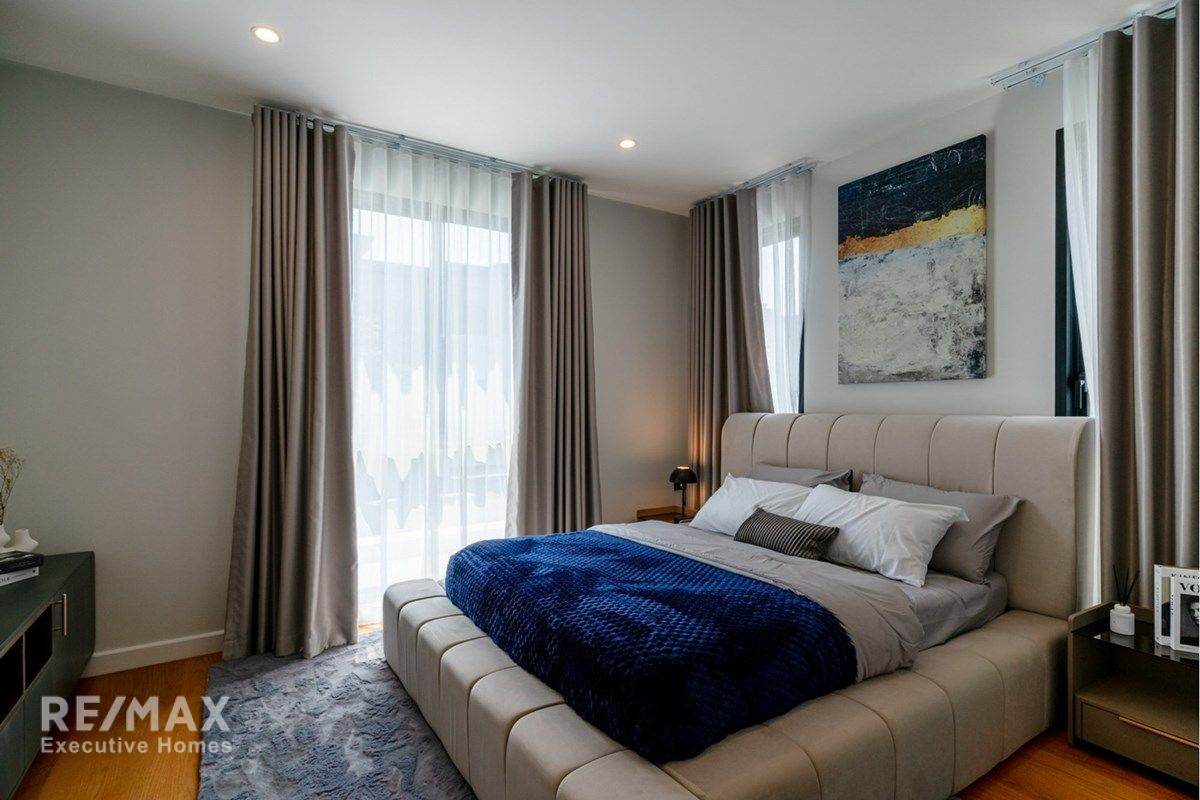 Luxury Two Level House for Sale in Cinq Royal Krungthep Kreetha 14