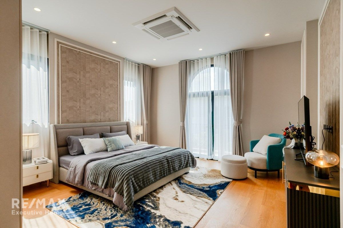 Luxury Two Level House for Sale in Cinq Royal Krungthep Kreetha 15