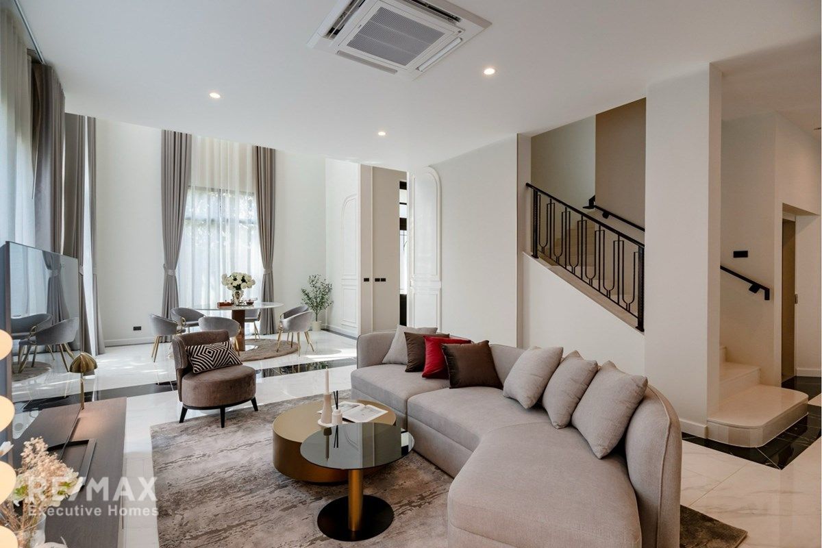 Luxury Two Level House for Sale in Cinq Royal Krungthep Kreetha 2