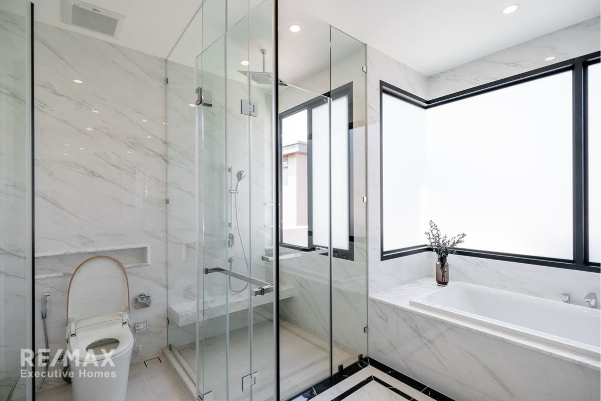 Luxury Two Level House for Sale in Cinq Royal Krungthep Kreetha 20