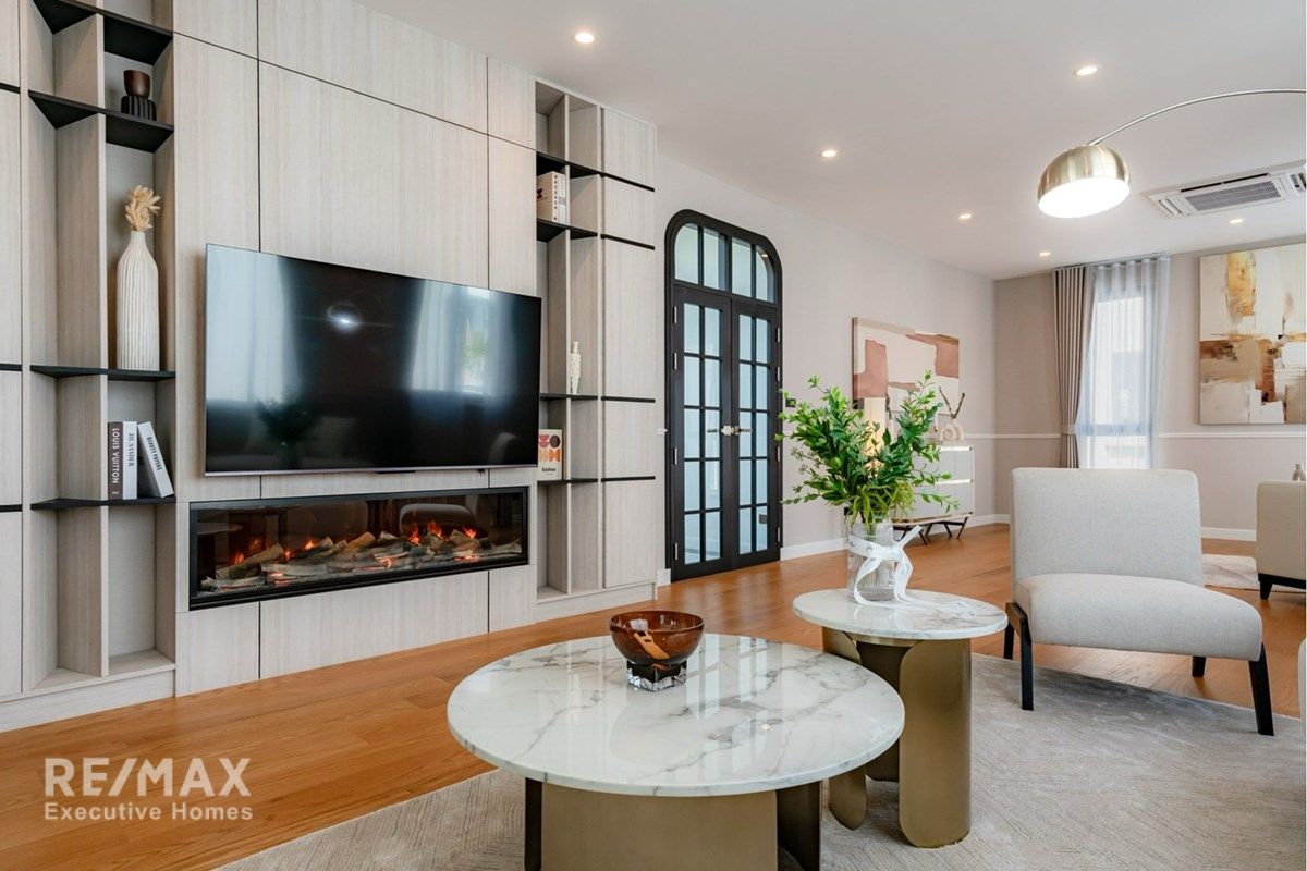 Luxury Two Level House for Sale in Cinq Royal Krungthep Kreetha 3