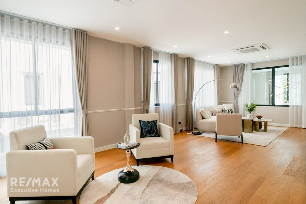 Luxury Two Level House for Sale in Cinq Royal Krungthep Kreetha 4