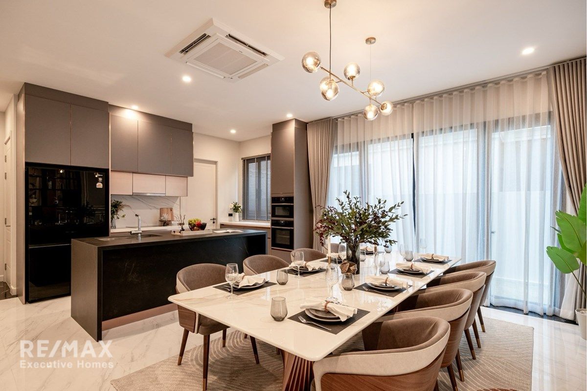 Luxury Two Level House for Sale in Cinq Royal Krungthep Kreetha 5