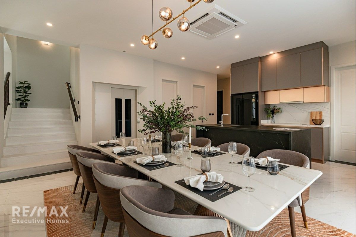 Luxury Two Level House for Sale in Cinq Royal Krungthep Kreetha 6