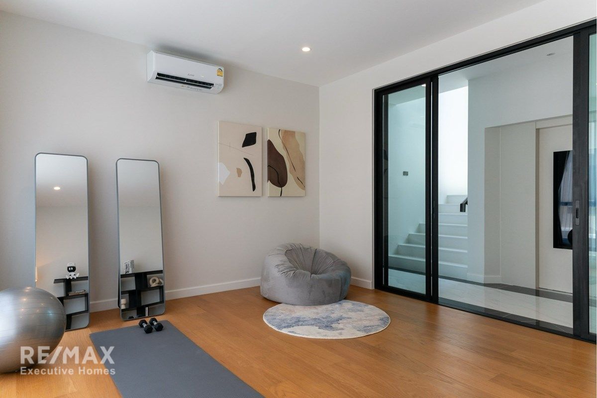 Luxury Two Level House for Sale in Cinq Royal Krungthep Kreetha 9
